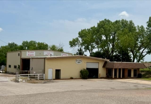 5740 Industrial Blvd, Edmond, OK for lease Building Photo- Image 1 of 2