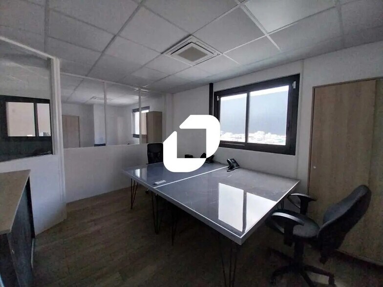 Office in Fabrègues for lease - Interior Photo - Image 1 of 17