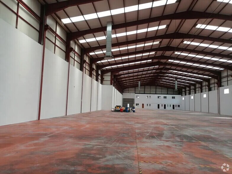 Industrial in Chiloeches, Guadalajara for lease - Building Photo - Image 2 of 5