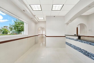 9400 NW 58th St, Miami, FL for lease Building Photo- Image 2 of 3