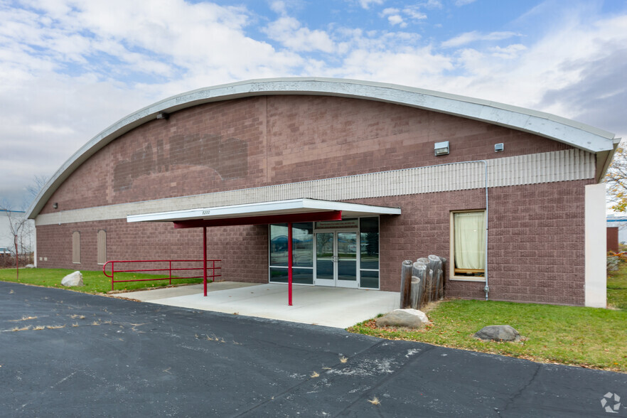 5200 S Pennsylvania Ave, Cudahy, WI for sale - Building Photo - Image 3 of 7