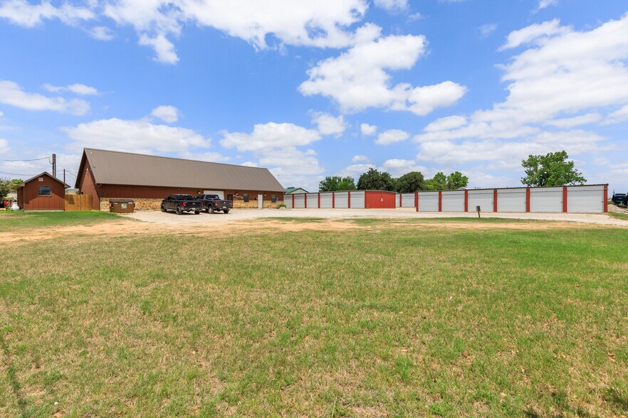 738 Brehmer Ln, Fredericksburg, TX for sale - Building Photo - Image 1 of 1