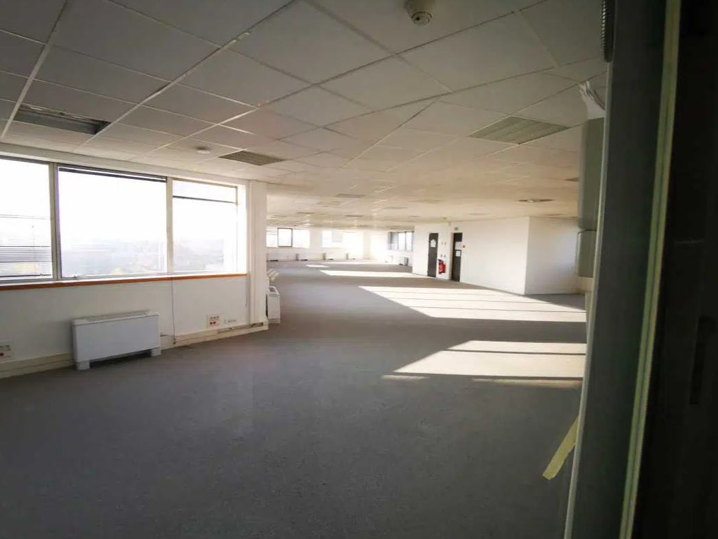 Office in Évry for lease Interior Photo- Image 1 of 6