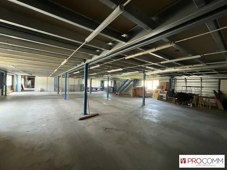 Flex in Saint-Rémy-de-Provence for lease - Building Photo - Image 3 of 12