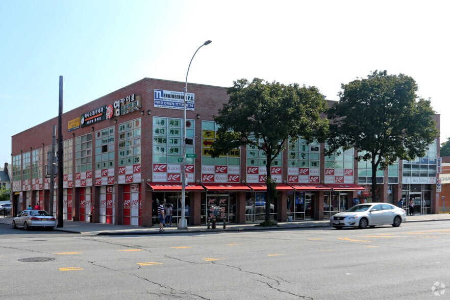 153-01 Northern Blvd, Flushing, NY for sale - Primary Photo - Image 1 of 1