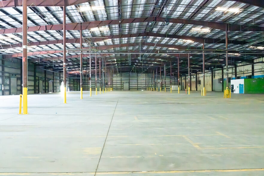 6750 N Bryan Dairy Rd, Seminole, FL for lease - Building Photo - Image 1 of 10