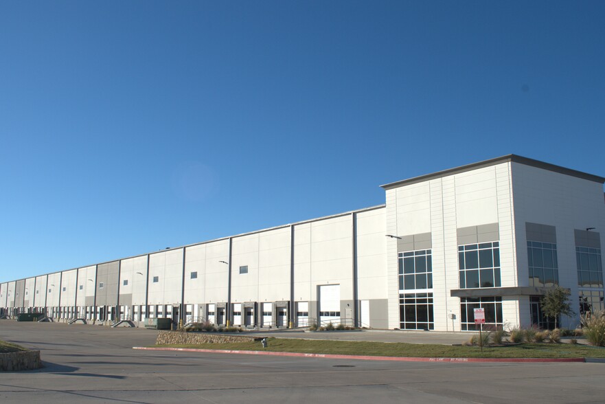 473 Successful Dr, Fort Worth, TX for lease - Building Photo - Image 3 of 8