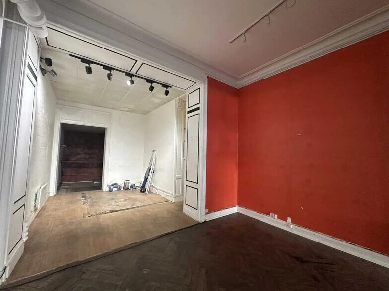 Retail in Bordeaux for lease - Interior Photo - Image 2 of 3