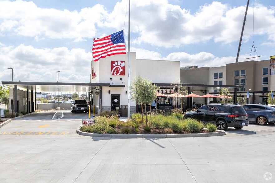 Town Center Dr, Oxnard, CA for sale - Primary Photo - Image 1 of 1