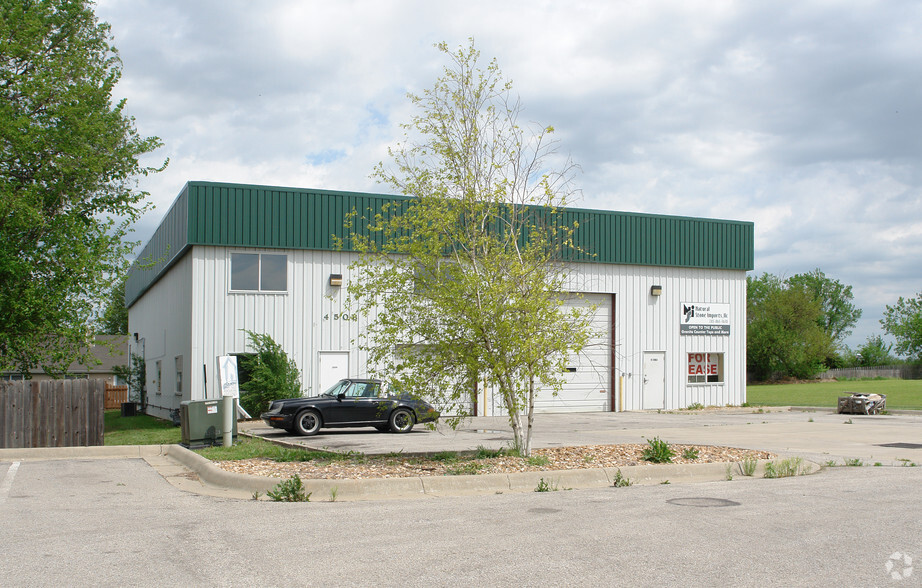 450 N Iowa St, Lawrence, KS for lease - Building Photo - Image 1 of 3