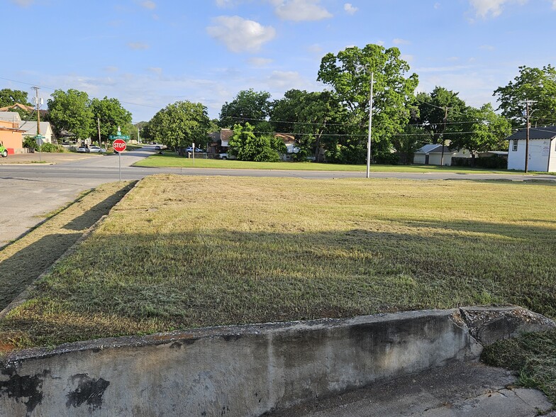 323, 325, 3299 Northside Dr & 1222 Clinton Ave, Fort Worth, TX for sale - Building Photo - Image 1 of 7