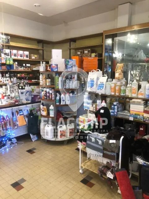 Retail in Saint-Cloud for lease Interior Photo- Image 1 of 10