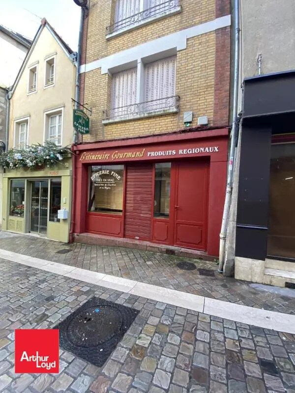 Retail in Chartres for lease Building Photo- Image 1 of 5