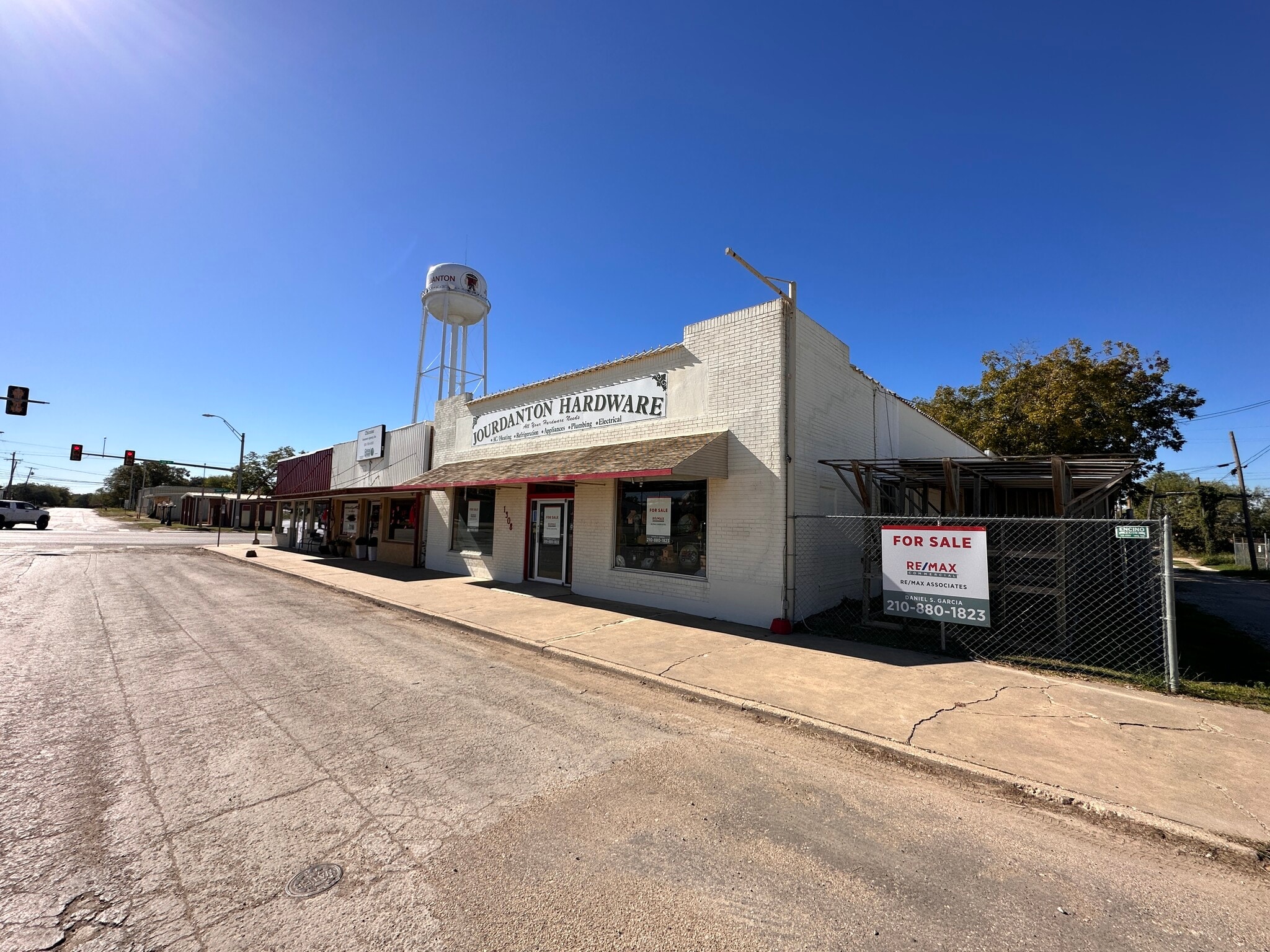 1308 Simmons Ave, Jourdanton, TX for sale Building Photo- Image 1 of 13
