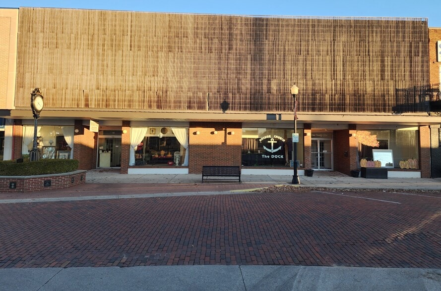 124 E Front St, Sikeston, MO for sale - Primary Photo - Image 1 of 16