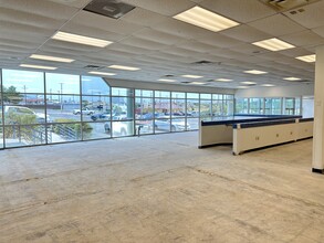 3655 Fredericksburg Rd, San Antonio, TX for lease Interior Photo- Image 1 of 6