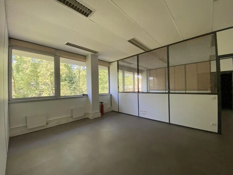 Office in Fontenay-sous-Bois for lease - Building Photo - Image 2 of 10