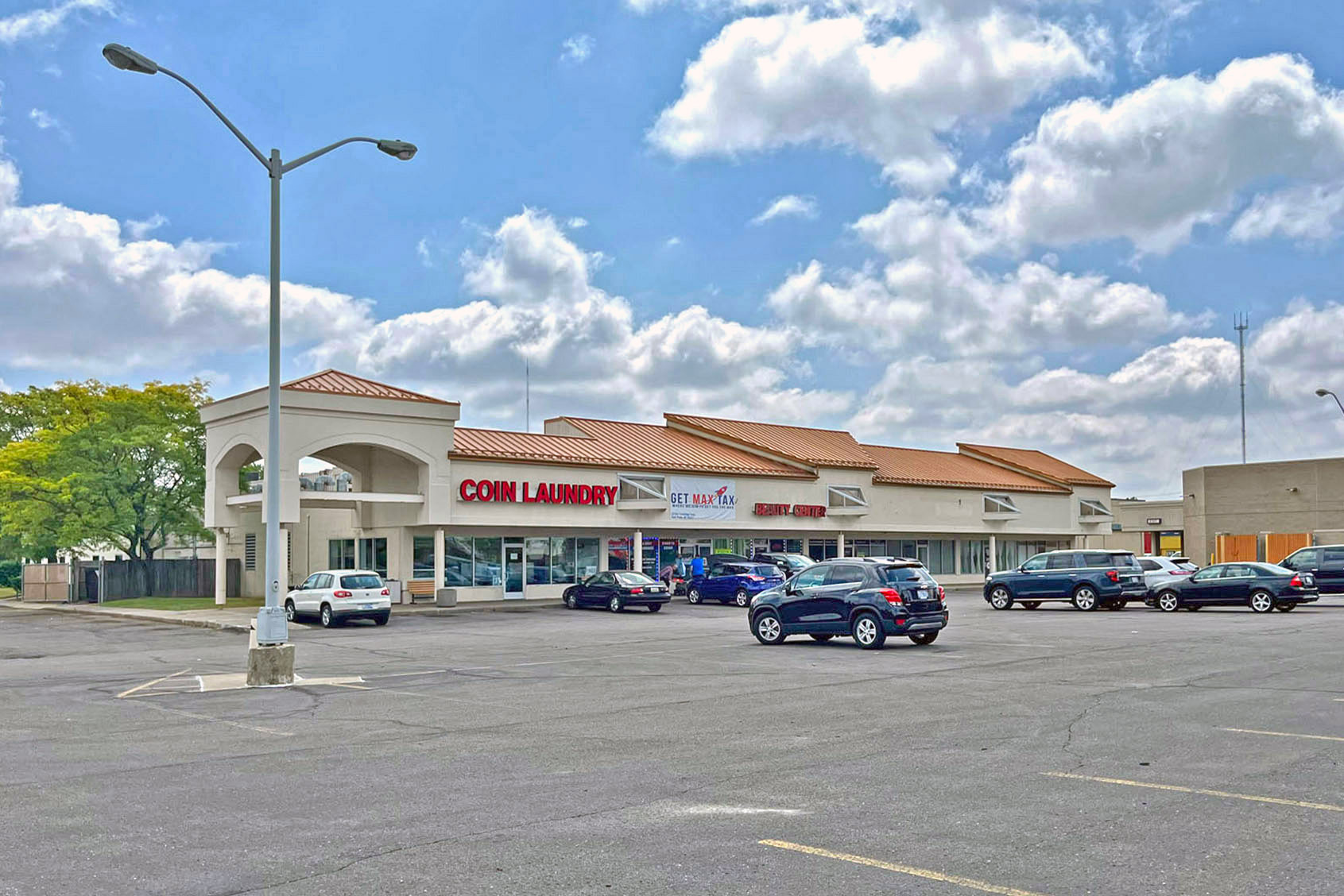 23100-23300 Coolidge Hwy, Oak Park, MI for lease Building Photo- Image 1 of 8