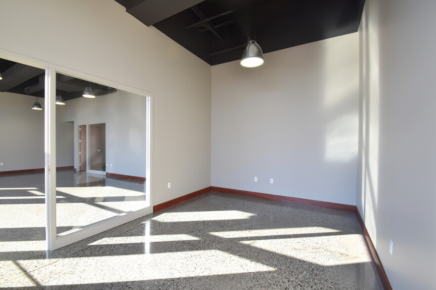 2780 Delaware Ave, Buffalo, NY for lease - Interior Photo - Image 2 of 7