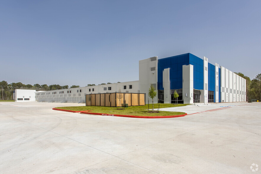 8903 Warehouse Center Dr, Humble, TX for lease - Building Photo - Image 1 of 6