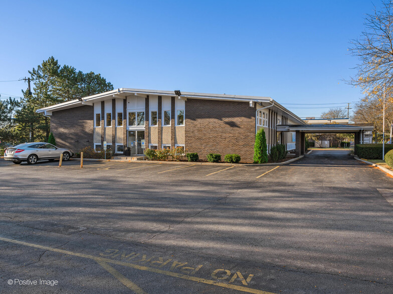 9631 Gross Point Rd, Skokie, IL for sale - Building Photo - Image 2 of 47