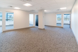 2860 S River Rd, Des Plaines, IL for lease Interior Photo- Image 2 of 4