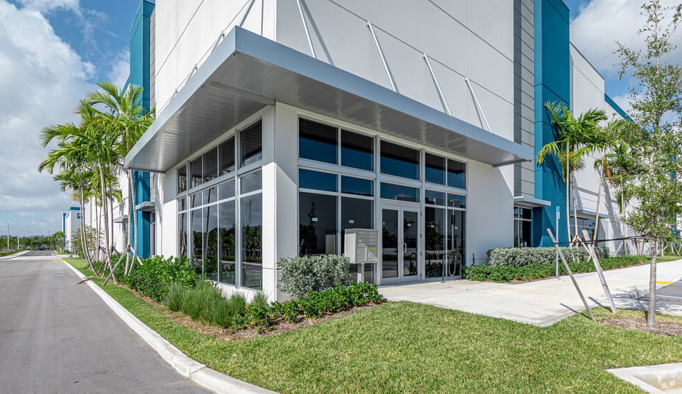 1991 N Powerline Rd, Pompano Beach, FL for lease - Building Photo - Image 2 of 13