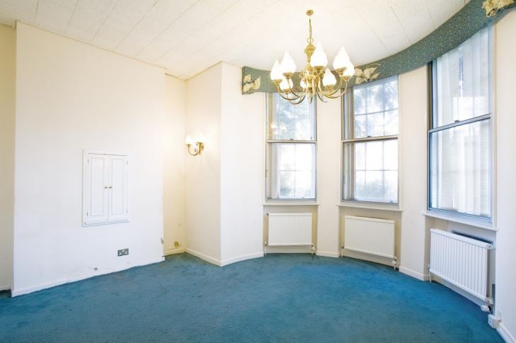 1 Central Rd, Morden for lease - Interior Photo - Image 2 of 6