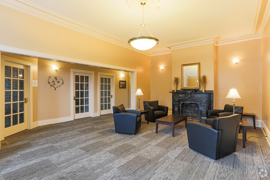 510 Washington Ave, Carnegie, PA for lease - Interior Photo - Image 2 of 36