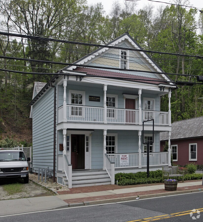 84 Main St, Cold Spring Harbor, NY 11724