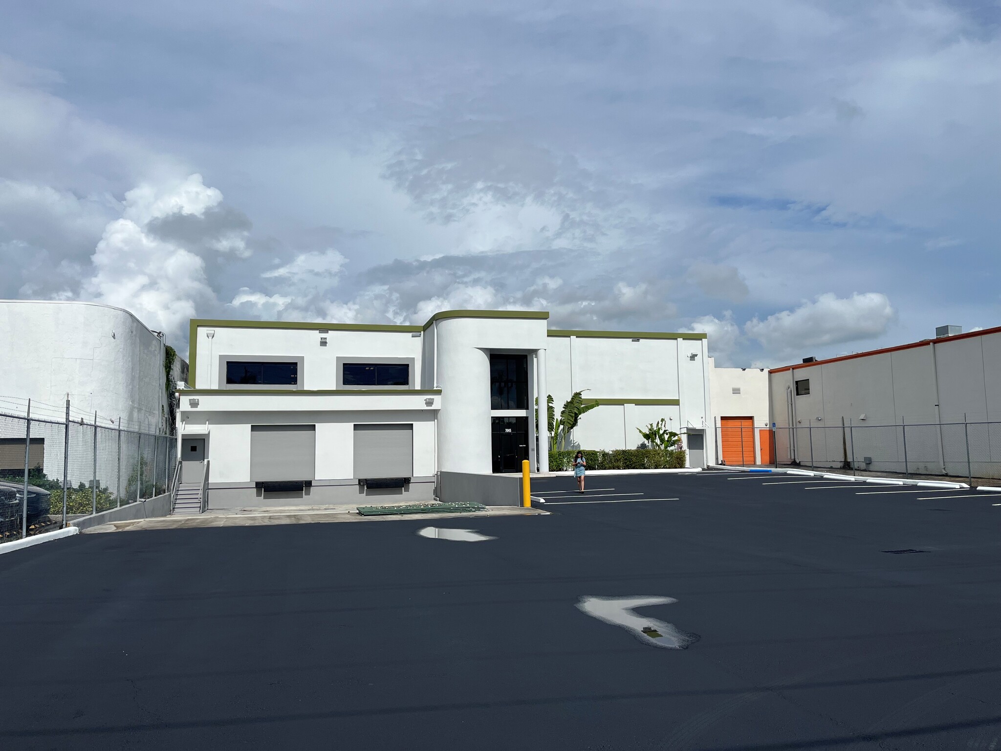 7045 NW 46th St, Miami, FL for lease Building Photo- Image 1 of 10