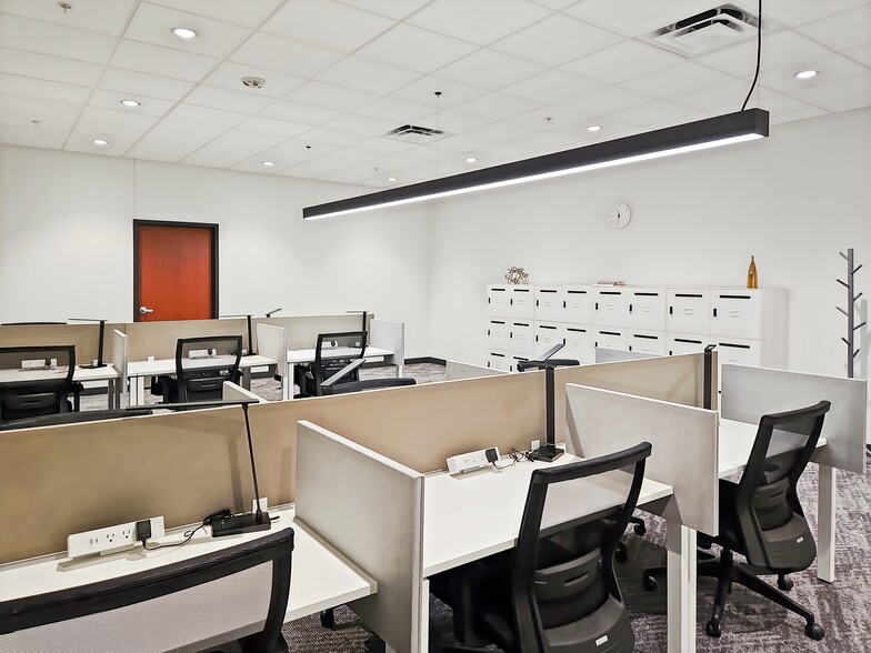 4901 Eastpark Blvd, Madison, WI for lease - Interior Photo - Image 3 of 13