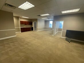 8150 Perry Hwy, Pittsburgh, PA for lease Interior Photo- Image 1 of 3