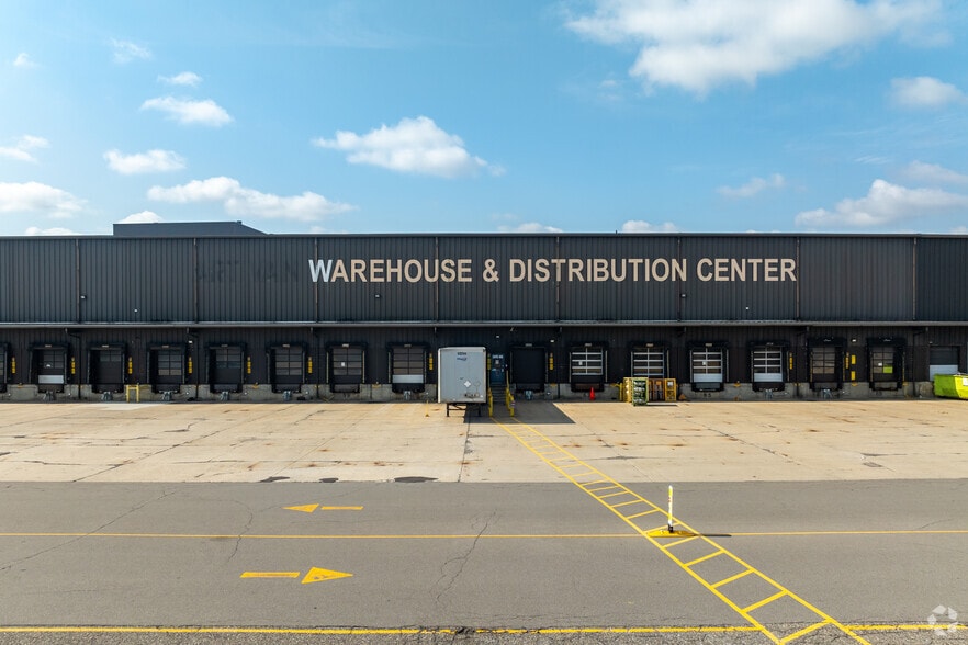 6500 14 Mile Rd, Warren, MI for lease - Building Photo - Image 2 of 7