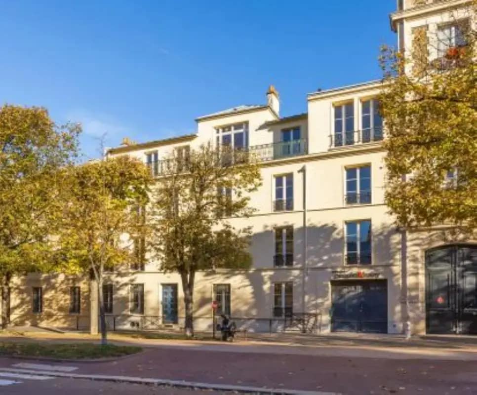 Boulevard De La Reine, Versailles for lease Building Photo- Image 1 of 7