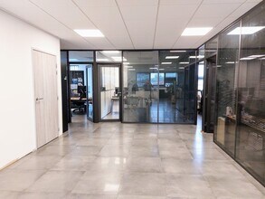 Office in Six-Fours-les-Plages for lease Interior Photo- Image 2 of 4