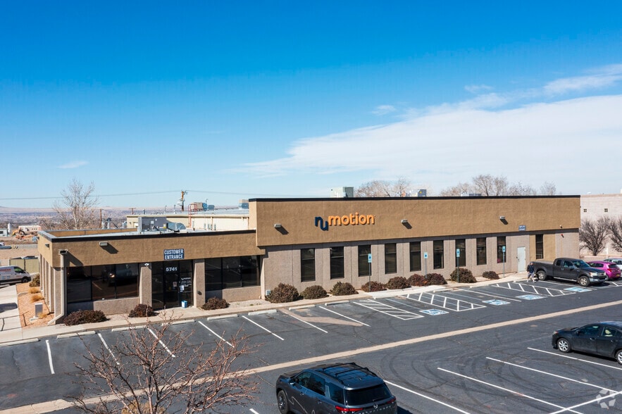 5741 Midway Park Pl NE, Albuquerque, NM for lease - Building Photo - Image 1 of 4