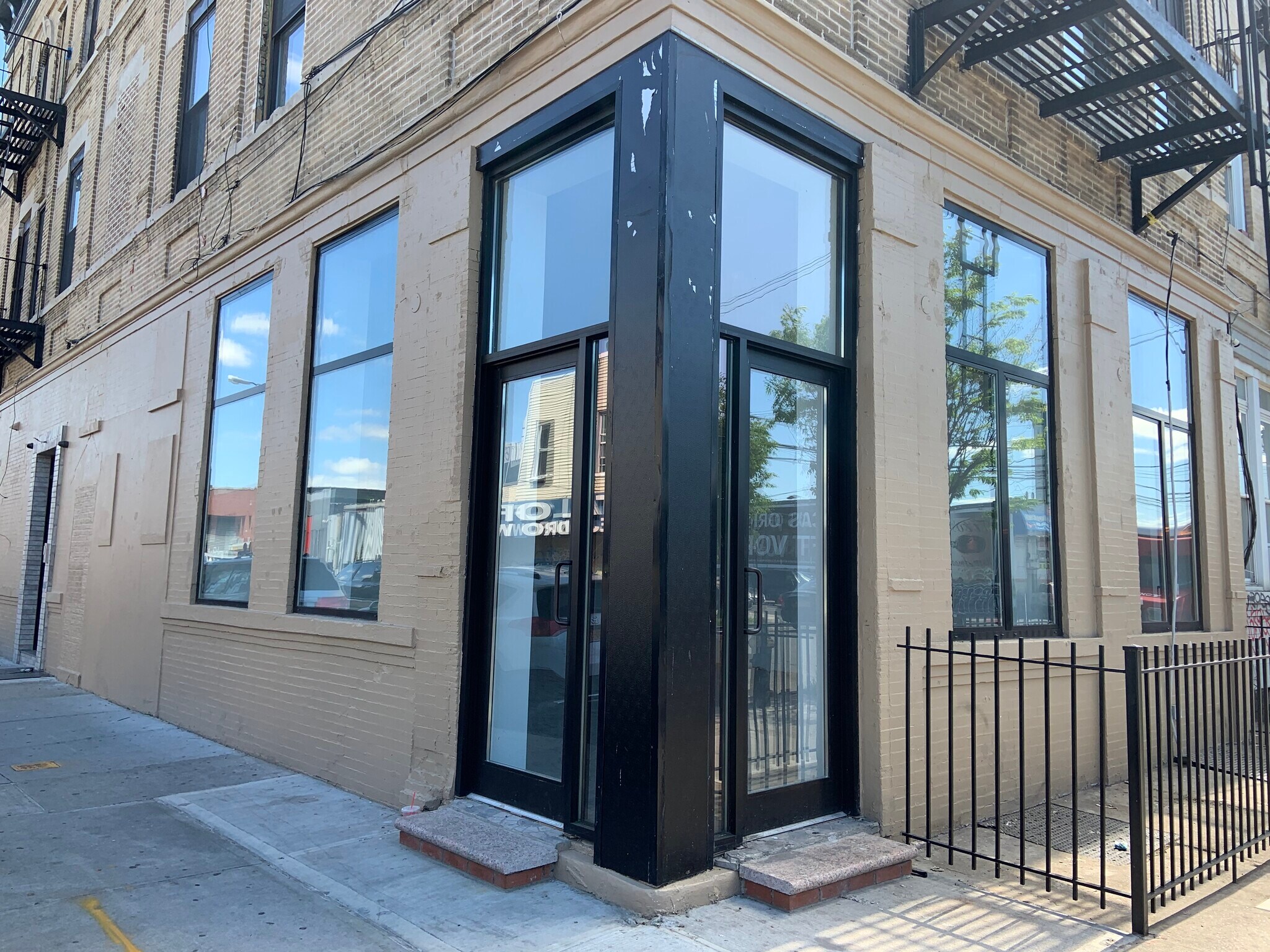 951 Wyckoff Ave, Ridgewood, NY 11385 Retail for Lease