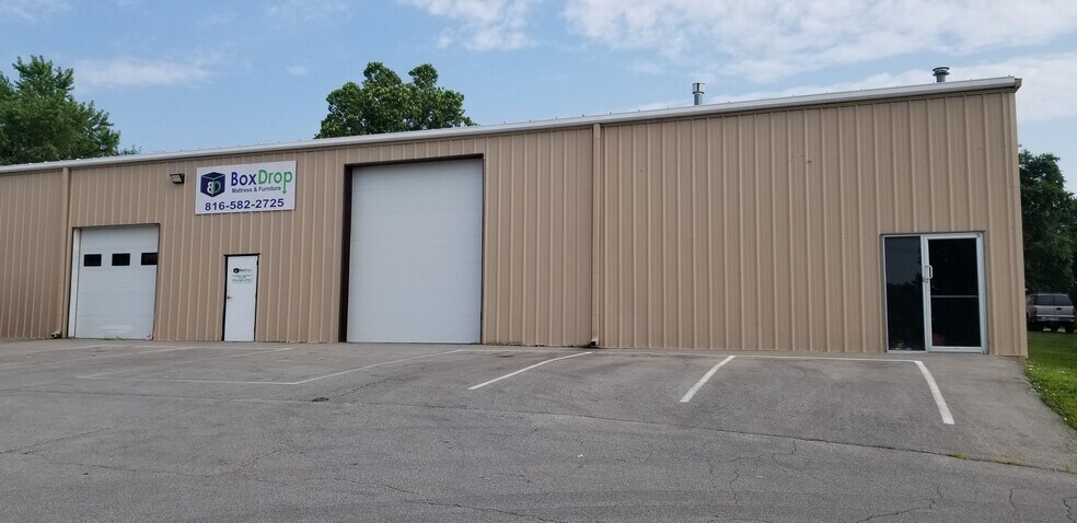 2505 W 40 Hwy, Blue Springs, MO for lease - Building Photo - Image 2 of 2