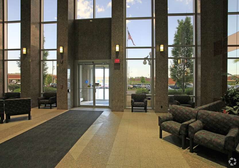 7575 Northcliff Ave, Brooklyn, OH for lease - Lobby - Image 3 of 4