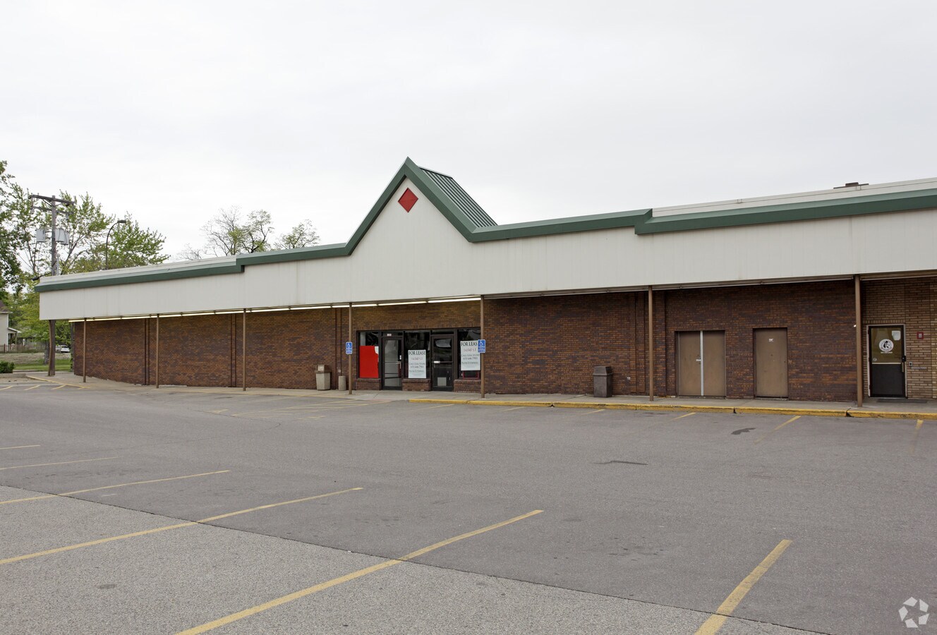 225231 S 13th Ave, South Saint Paul, MN 55075 Southview Shopping