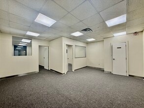 16 W 32nd St, New York, NY for lease Interior Photo- Image 1 of 27