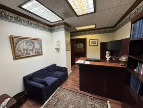 1042 W Hedding St, San Jose, CA for lease Lobby- Image 2 of 8