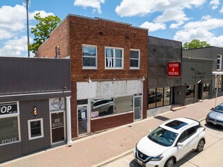 More details for 2218 College St, Cedar Falls, IA - Retail for Lease