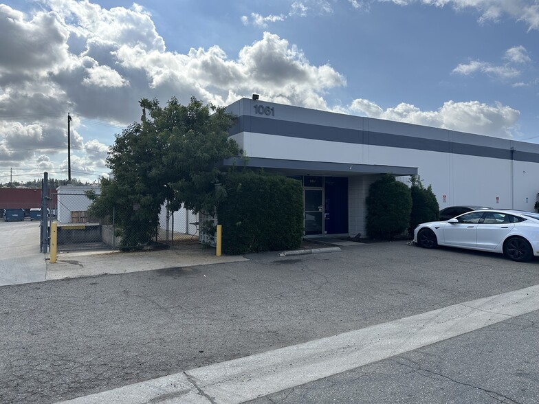 1061-1067 Leslie St, La Habra, CA for lease - Building Photo - Image 2 of 6