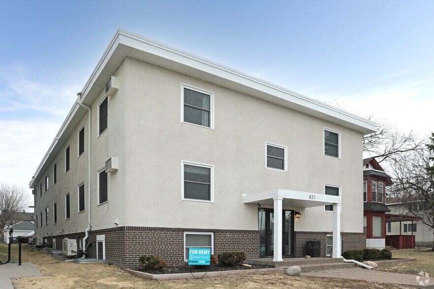 821 Marshall St NE, Minneapolis, MN for sale - Primary Photo - Image 1 of 1