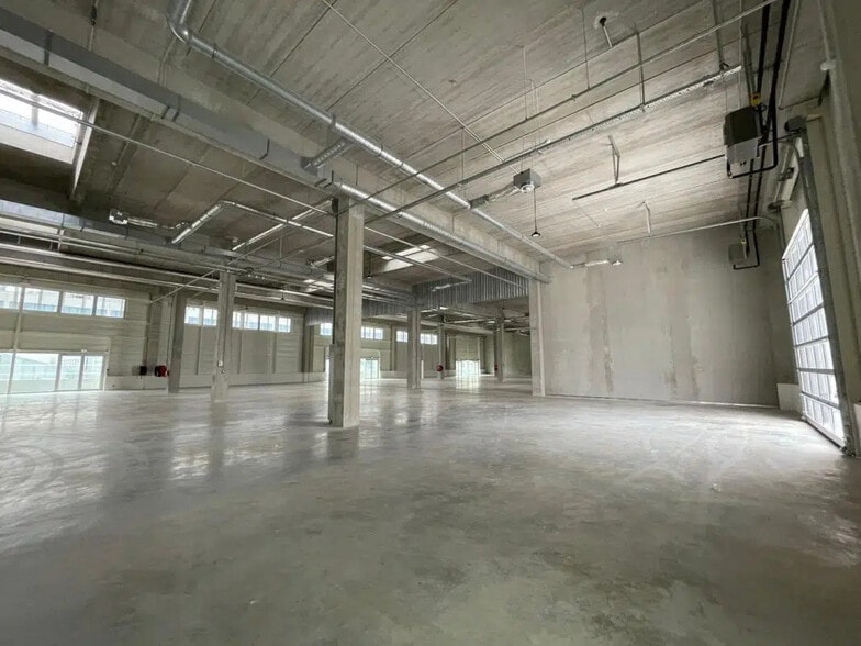 Industrial in Vitry-sur-Seine for lease - Building Photo - Image 1 of 22