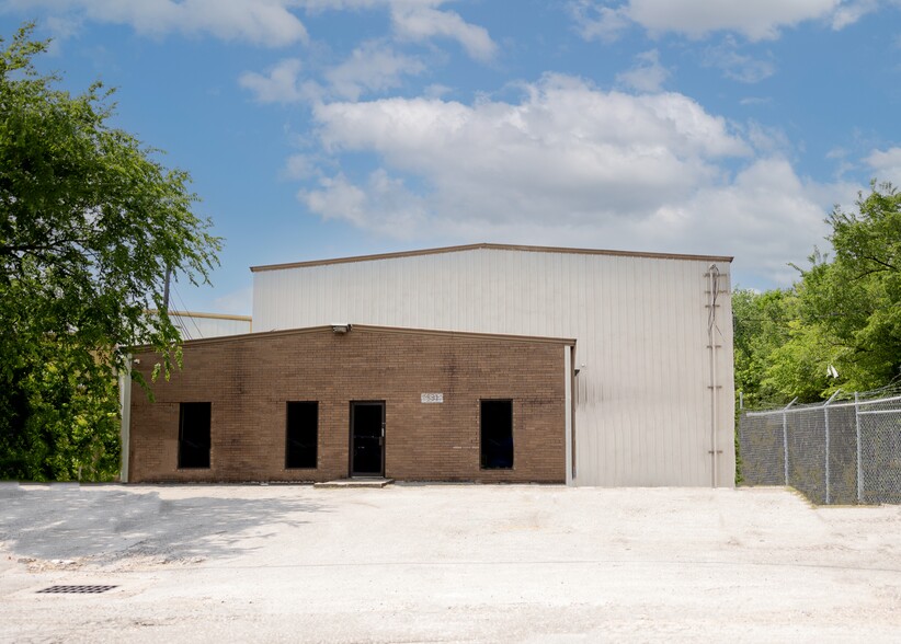 5831 Centralcrest St, Houston, TX for lease - Primary Photo - Image 1 of 3