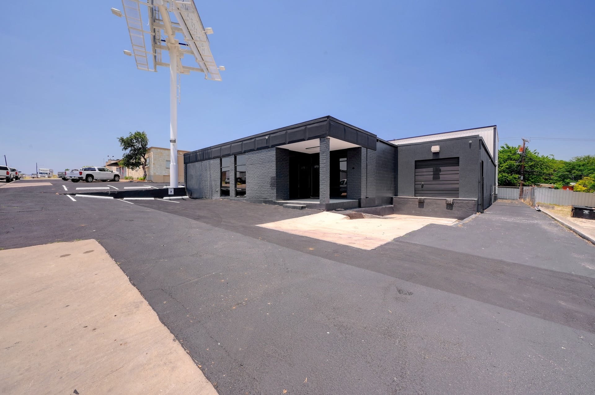 5715 Kenwick St, San Antonio, TX for lease Building Photo- Image 1 of 38