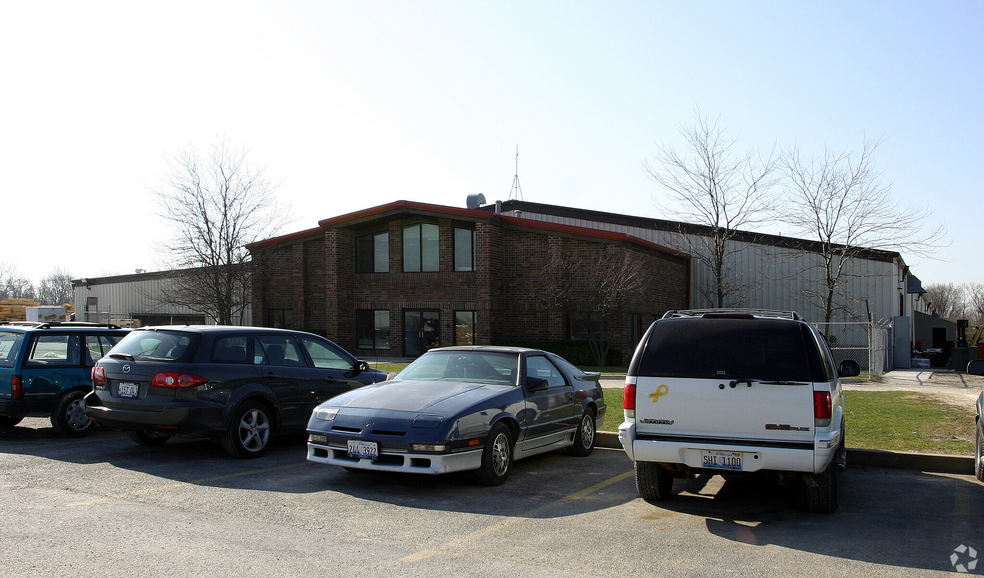 255 Industrial Dr, Hampshire, IL for sale - Building Photo - Image 1 of 1